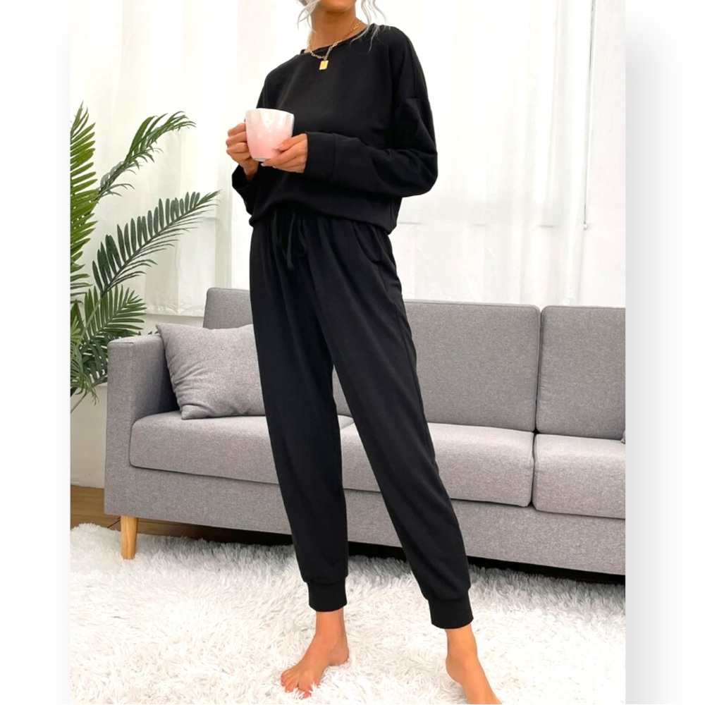 Pullover and Sweats 2 Piece Set